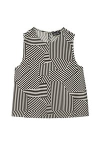 Haut sans manches noir et blanc avec un motif de rayures géométriques. Col rond et coupe ample. Tissu léger avec une texture lisse.