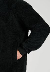 Loungeable SHERPA ALL IN ONE - Pijama - black