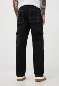 Terranova OVER CON CUCITURE CONTRASTO - Pantaloni cargo - nero