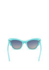 Ochelari de soare de culoare aqua, cu formă de ochi de pisică, lentile cu un gradient care trece de la întunecat la deschis și rame elegante, lucioase.