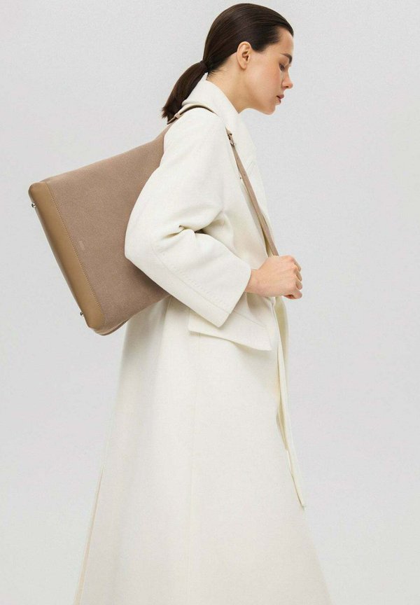 RAMIĘ - Handtasche - beige