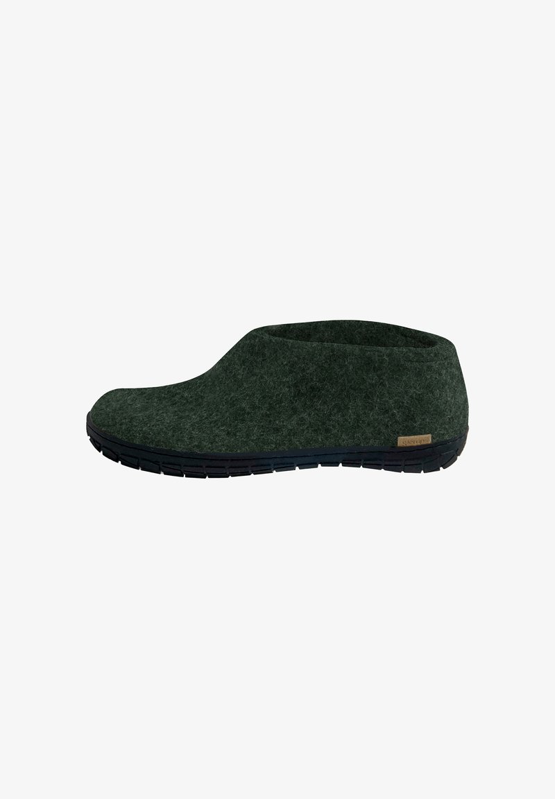 Grüner Filz-Schlüpfschuh mit abgerundeter Spitze, niedrigem Schnitt und strukturiertem Obermaterial. Verfügt über eine schwarze Gummisohle und ein kleines Logo-Highlight.