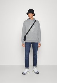 CLOSURE London SILHOUETTE HOODY - Sweatshirt com capuz - grey marl