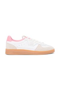 Λευκό αθλητικό παπούτσι με ροζ λεπτομέρειες, υλικά από σουέντ και δέρμα, κλείσιμο με κορδόνια, διάτρητες λεπτομέρειες και λαστιχένια σόλα με λογότυπο.