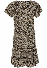 Vestido negro con un patrón floral en crema y beige, mangas cortas, cintura ajustada y un dobladillo en capas y ondulado.
