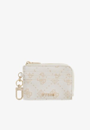 Petit portefeuille beige à motifs avec fermeture éclair dorée, attache porte-clés et logo GUESS à l'avant.