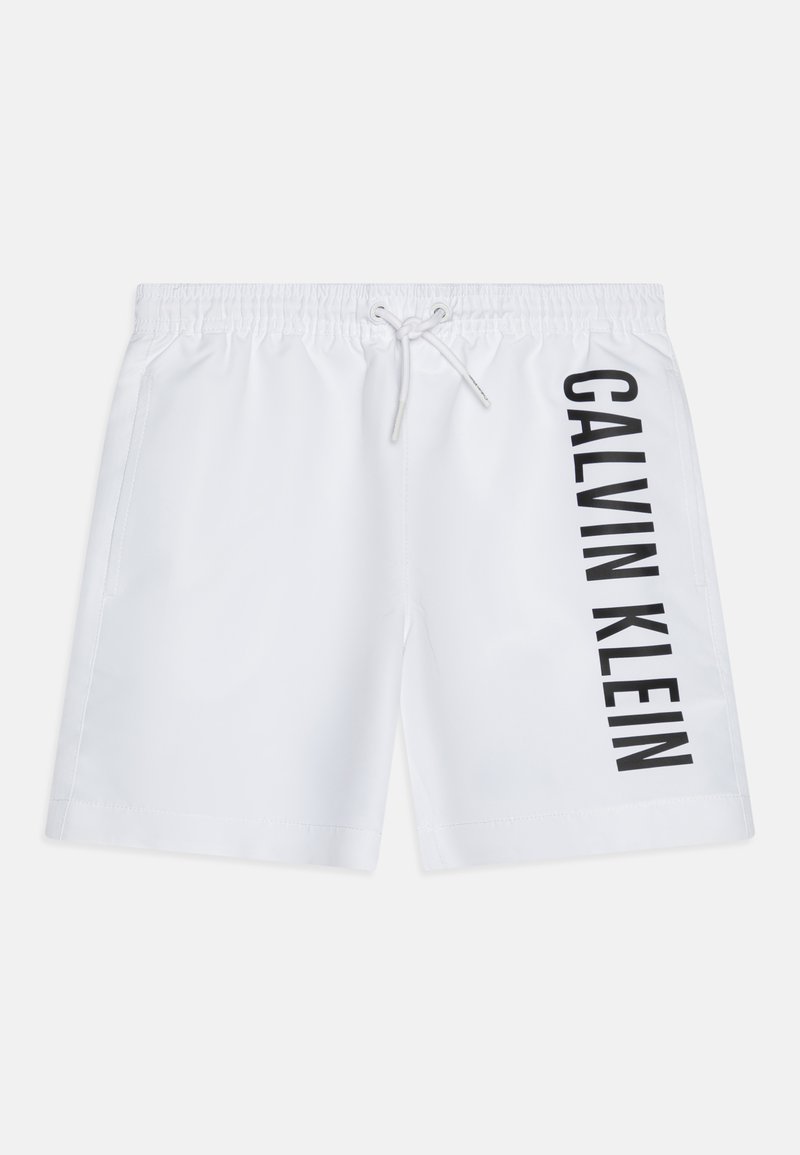 Biezi balti peldēšanas šorti ar elastīgu jostasvietu un auklu. Labajā pusē ir vertikāls melns "CALVIN KLEIN" logo. Gluda tekstūra.