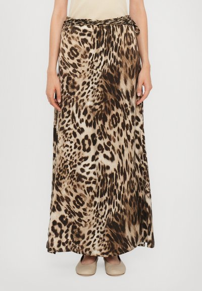 Jupe maxi en imprimé léopard, fabriquée dans un tissu léger. Tons marron et beige avec un lien en cordon tressé à la taille. Design fluide avec une coupe décontractée.