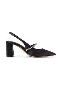 Scarpa slingback nera in satin con punta affusolata, tacco a blocco e una fascia decorativa impreziosita da perle finte lungo l'arco.