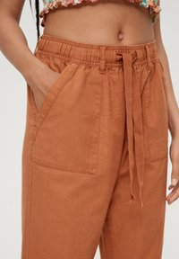 QS Pantaloni - zimt