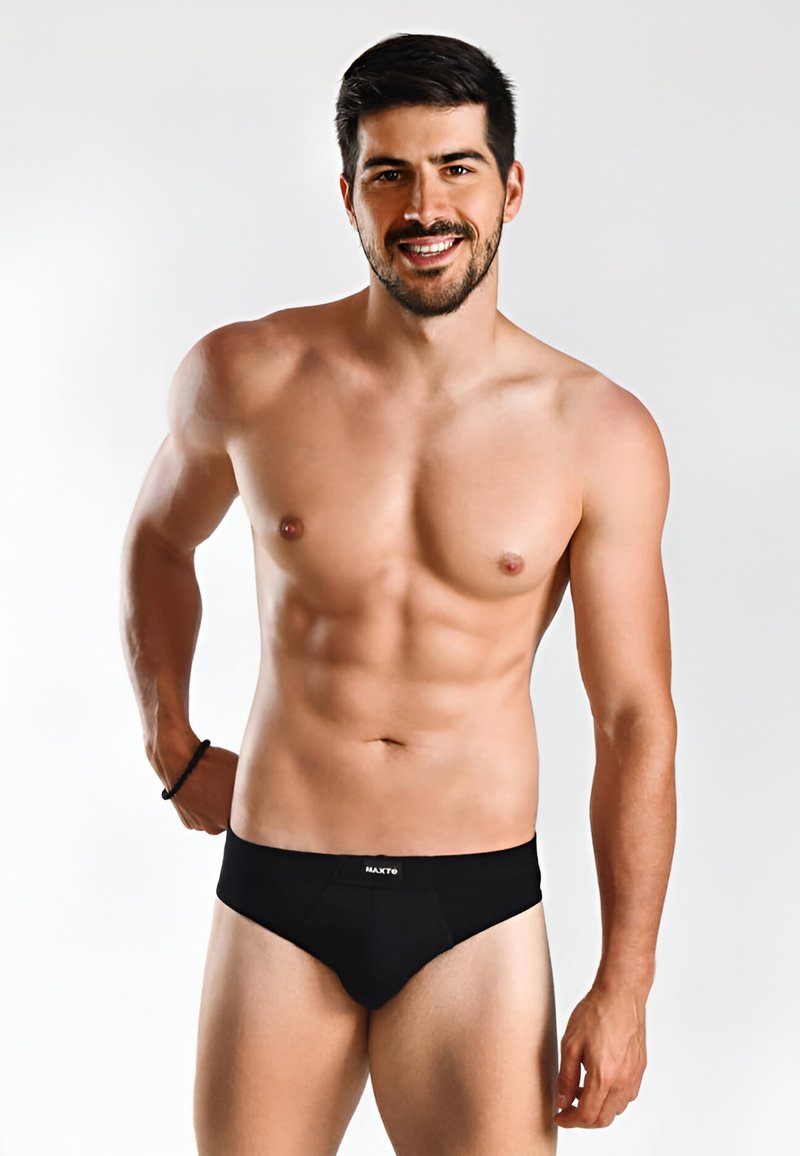 Zwarte herenonderbroeken van zacht, rekbaar materiaal, met een lage taille en een merkband. Gladde textuur met een minimalistisch ontwerp.