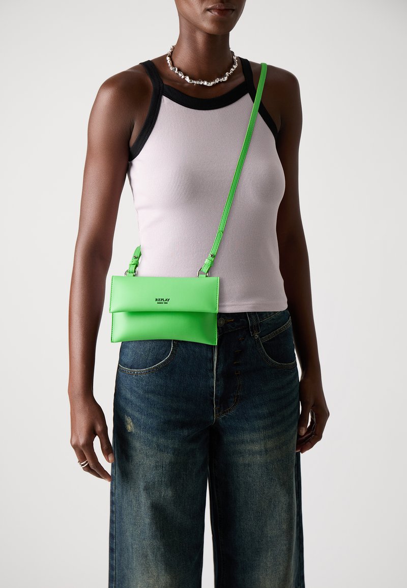 Replay - Clutch - jasmine green, Enlarge