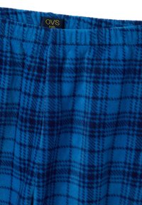 Blauer Fleece-Stoff mit dunkelblauem Karomuster und elastischem Bund, mit sichtbarem OVS-Label für Kinderbekleidung.