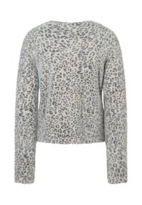 Grijze fuzzy trui met een ronde halslijn, lange mouwen en een luipaardprint in donkergrijs tegen een lichtere achtergrond.