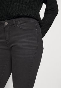 Noisy May Vaqueros pitillo - grey denim