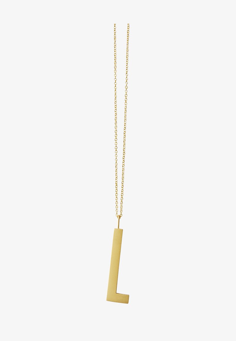 Collier en or avec un grand pendentif géométrique "L" plat sur une chaîne délicate. Texture lisse et design minimaliste.