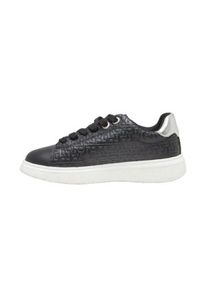 Trainers - black white