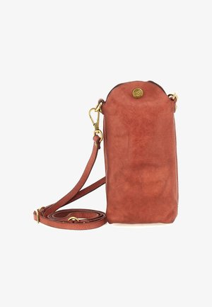 Borsa a tracolla in pelle marrone con tracolla regolabile, hardware in tonalità oro e un piccolo logo circolare sul fronte.