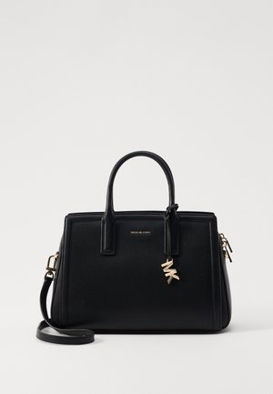Sac à main structuré en cuir noir avec double poignée supérieure, bandoulière amovible, logo Michael Kors doré, et pendentif MK suspendu.