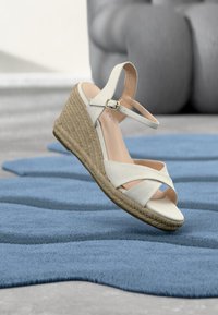 Non sélectionné, off white