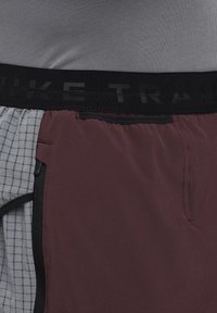 Unausgewählt, burgundy crush smoke grey black