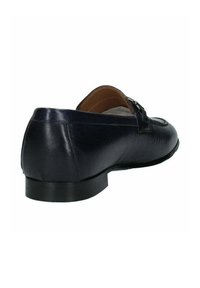 Scarpa in pelle blu con tacco basso, punta arrotondata e dettagli di fibbia decorativa. Texture liscia con finitura lucida.