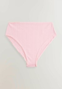 Roze high-waisted bikini onderstuk met gestructureerde verticale strepen en een subtiel diamanten patroon, met een golvende rand langs de tailleband.