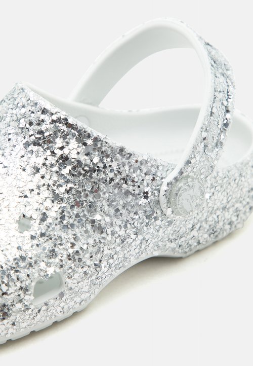 Crocs CLASSIC DAZZLE GLITTER - Slippers - silver-coloured — foto 6