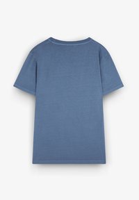 Tricou din bumbac albastru, cu mâneci scurte, decolteu rotund și textură simplă. Vederea din spate arată un design simplu, fără ornamente.