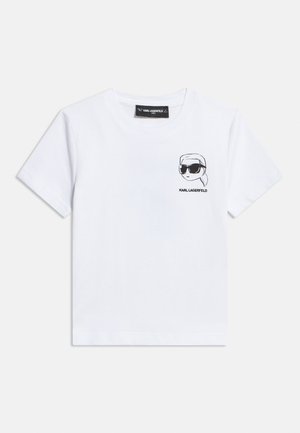 Bela majica kratkih rokavov z majhno črno linijsko risbo osebe z sončnimi očali in napisom "KARL LAGERFELD" na prsih.