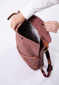 Aunts & Uncles YOKOHAMA - Tagesrucksack - apple butter
