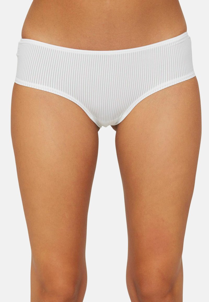 Weiße gerippte Bikini-Unterhosen mit breitem Bündchen, flachen Nähten und einer glatten Textur. Designed für Komfort und einfaches Tragen.