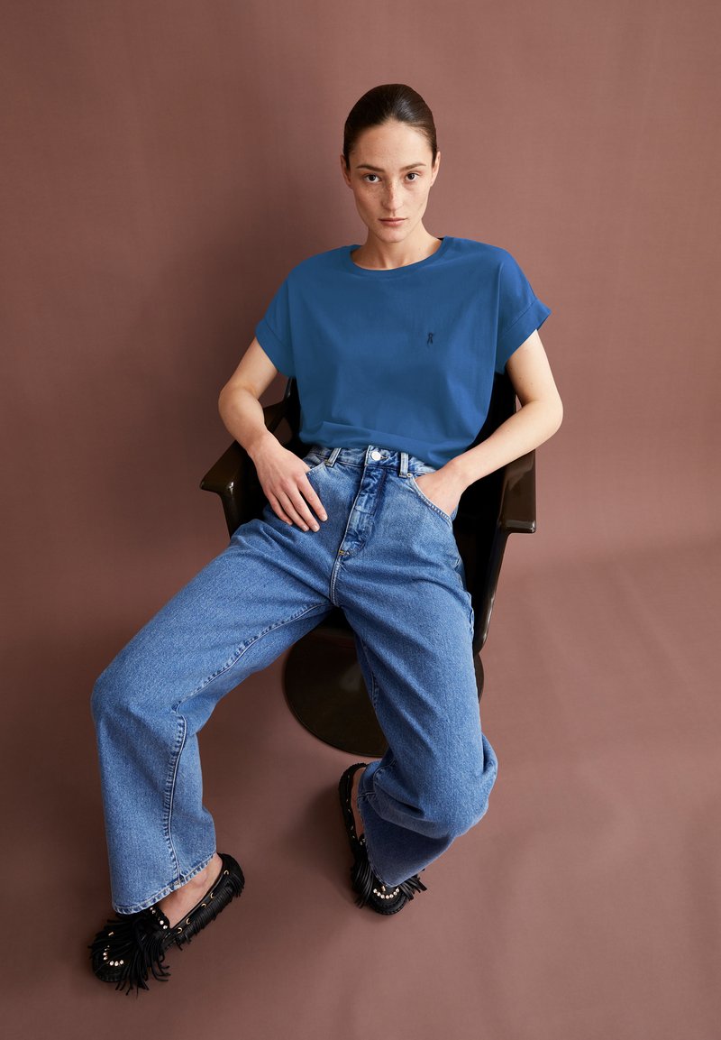 T-shirt Femme Coton Bio ARMEDANGELS - Coupe Ample Confortable - Fabriqué Au Portugal éco-responsable