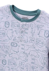 Combinaison en tissu gris avec boutons-pression, bordure teal, et dessins en ligne de divers animaux comme des lions, des éléphants, des girafes et des papillons.