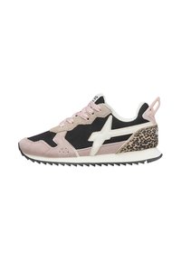 Sneakers sportivi con tomaia in tela nera, dettagli in suede rosa, logo bianco e tallone leopardato. Suola in gomma con battistrada per miglior presa.