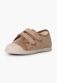 Chaussures en velours côtelé marron avec un embout en caoutchouc et une semelle texturée. Présentent un design bas et une doublure intérieure douce.
