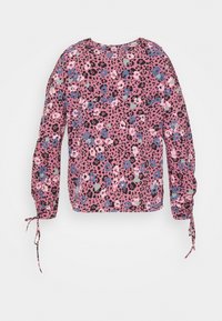 Blusa de manga longa em rosa com padrão de leopardo, apresentando detalhes florais em azul, verde e branco. Laços nos punhos para ajuste.
