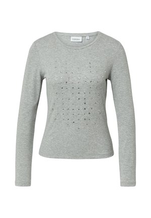 Maglietta grigia a maniche lunghe realizzata in tessuto morbido, con un design frontale di borchie metalliche argentate disposte a griglia. Stile a collo rotondo.