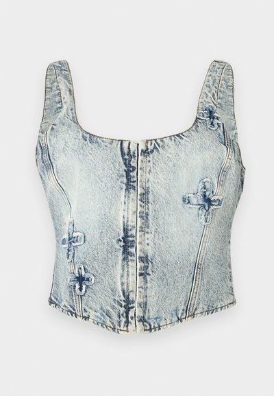 Denim crop top i ljusblått med fyrkantig halsringning, tjocka axelband, dragkedjeförslutning framtill och dekorativ sömnad i ett korsmönster.
