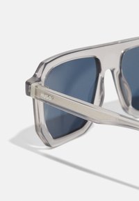 HUGO Ochelari de soare - grey