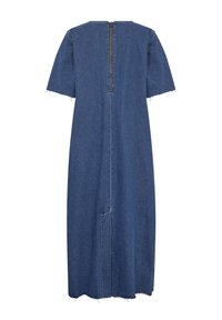 Denim obleka v modri barvi s kratkimi rokavi, skrito zadrgo na hrbtni strani in nekoliko raztrganim robom. Ima stransko žep blizu krila.