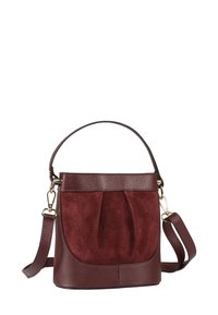 Sac à main bordeaux avec un design en cuir texturé et en daim, forme arrondie, double anses et un accent plissé sur le devant.