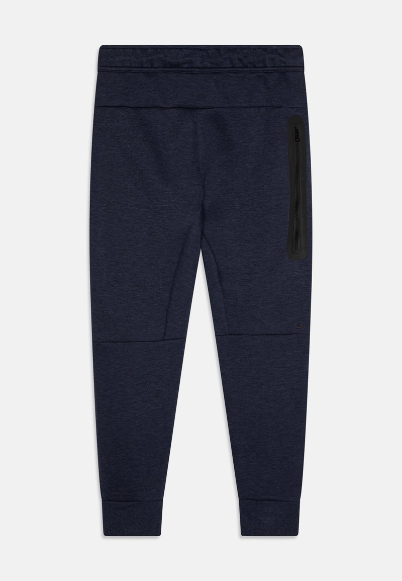 Pantaloni tuta blu navy con vestibilità affusolata, dotati di una tasca zip nera e di un tessuto morbido e strutturato. Vita elasticizzata e orli con polsini.