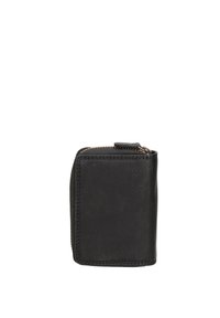 Zwarte leren portemonnee met een ritsluiting, met een rechthoekige vorm en gestikte randen, geplaatst tegen een effen witte achtergrond.