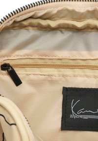 Karl Kani SIGNATURE ZICZAC PINSTRIPEMESSENGER - Taška s příčným popruhem - off white