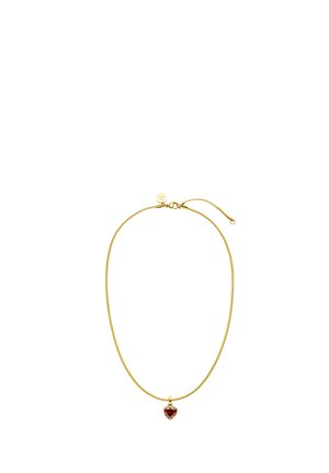 Feine goldene Halskette mit einem kleinen, herzförmigen roten Edelstein-Anhänger und einem Karabinerverschluss.