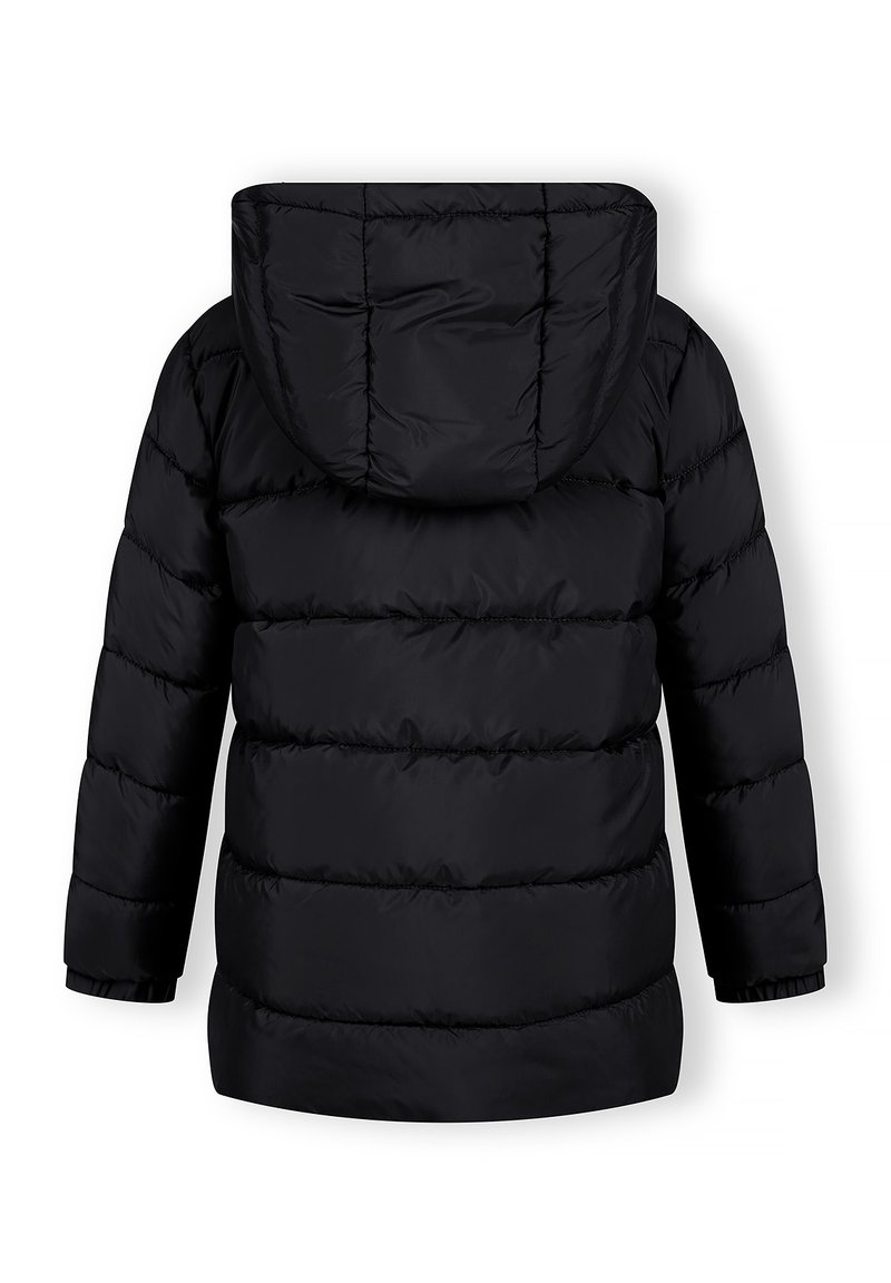 Doudoune noire avec capuche, présentant un design matelassé, des poignets élastiques et une texture rembourrée. La vue arrière montre un rembourrage apparent.