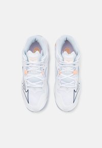 Mizuno WAVE LIGHTNING Z8 - Volleyballsko - white/halogenblue/peachparfait