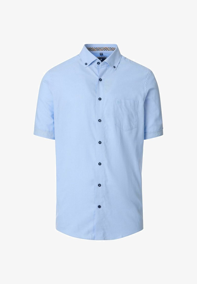 Jasnoniebieska koszula z krótkim rękawem wykonana z bawełny, z kołnierzykiem zapinanym na guziki, czarnymi guzikami oraz kieszenią na piersi z delikatną teksturą.