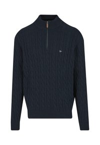 Donkerblauwe gebreide trui met hoge nek, voorzien van een kwart-rits en kabelbreipatroon. Geribbelde manchetten en onderrand. Subtiel logo-detail.